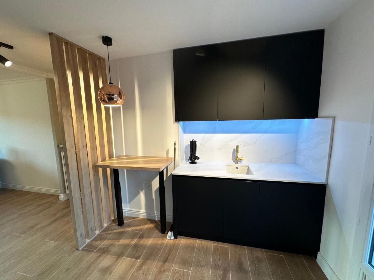 Minois Apartment Saint-Genet-Lerpt Bagian luar foto